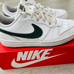 Nike White and Hunter Green Sneakers Youth 6.5 women’s 8.5